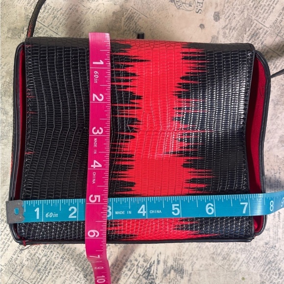 Sondra Roberts Square crossbody red and black bag - Picture 11 of 13